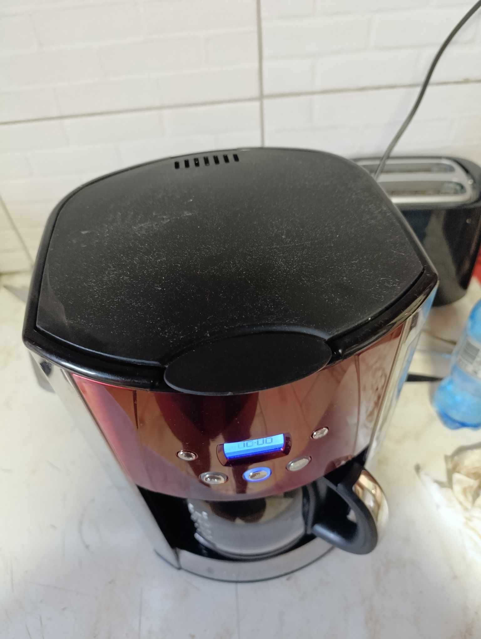 Ekspres przelewowy Russell Hobbs czerwony