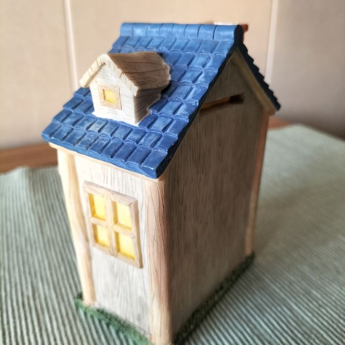 Mealheiro casinha altura 14 cm