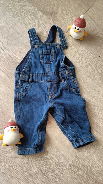 Ciemnoniebieskie ogrodniczki chłopięce, ocieplane spodenki, M&S