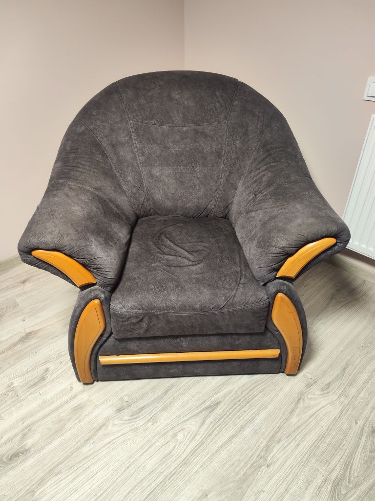 Sofa rozkładana plus dwa fotele