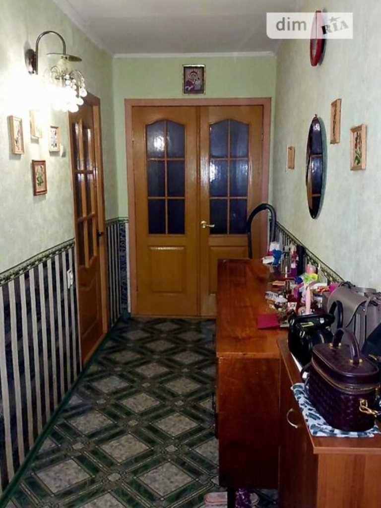 Продається 3-кімнатна квартира, Алмазний, 1 поверх, цегла Код:19849
