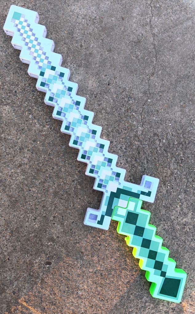 Rewelacyjny duży miecz ze światłem i dźwiękiem Minecraft