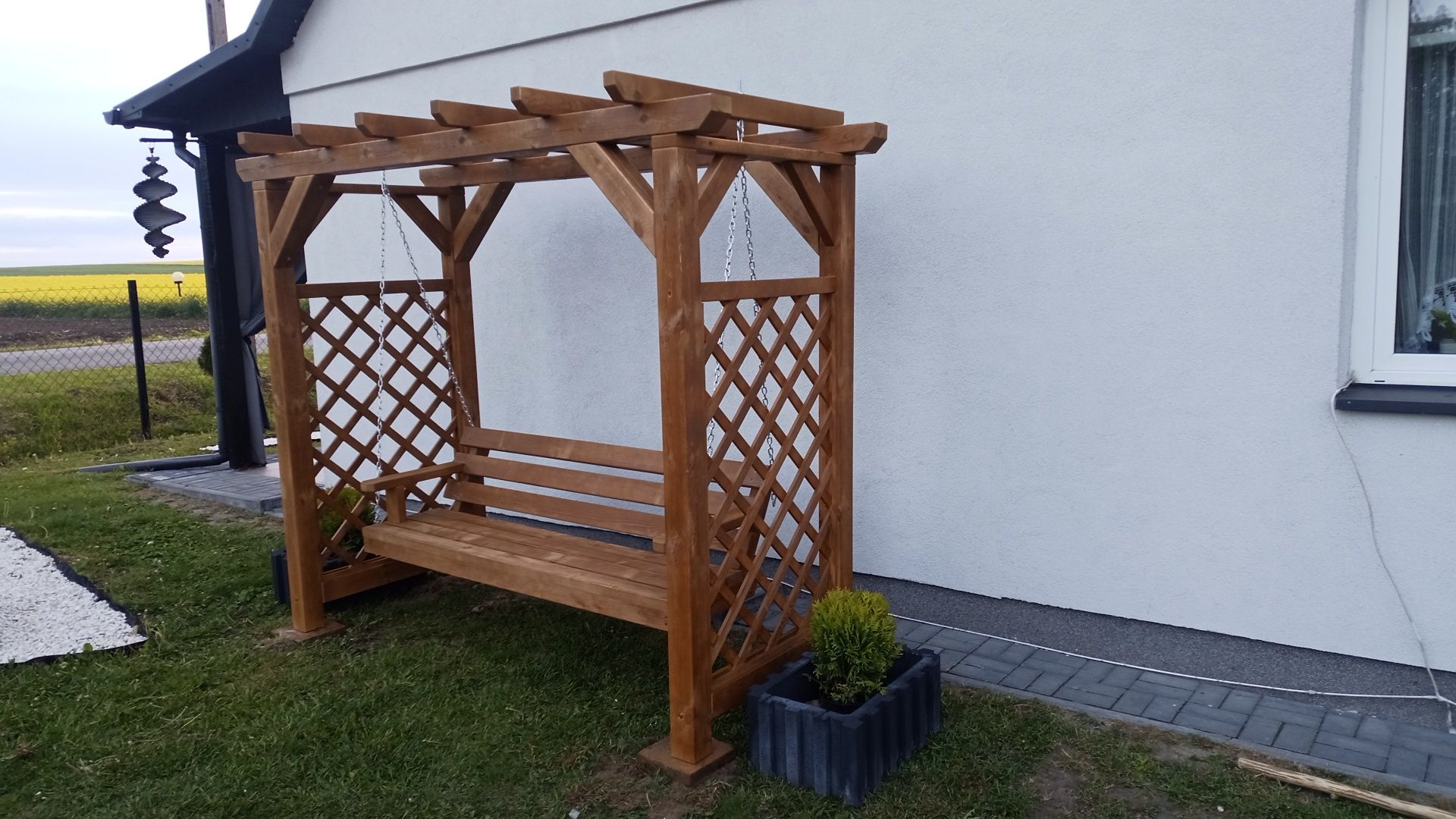 Huśtawka ogrodowa pergola