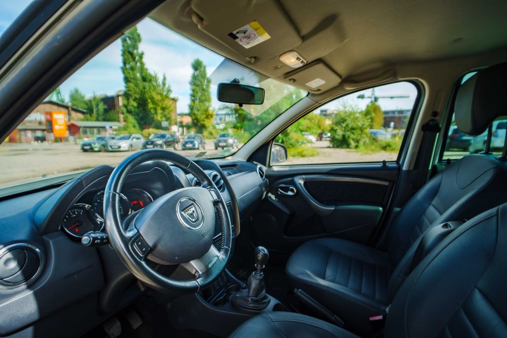 Dacia Duster 1,2, niski przebieg, bogate wyposażenie, zadbana, hak