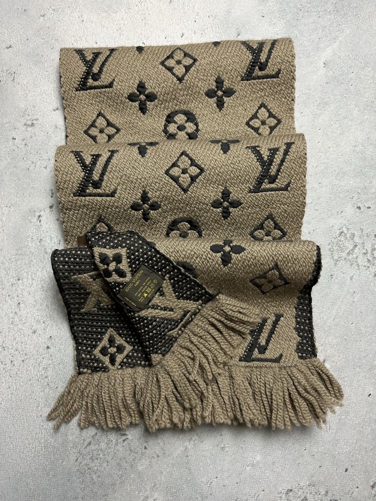 szalik louis vuitton scarf, monogram