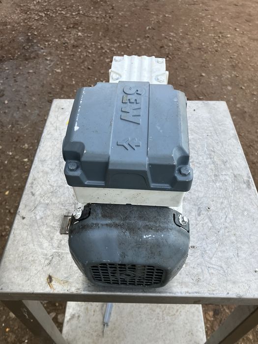 Motoreduktor 0,55 kw 428 obr na min