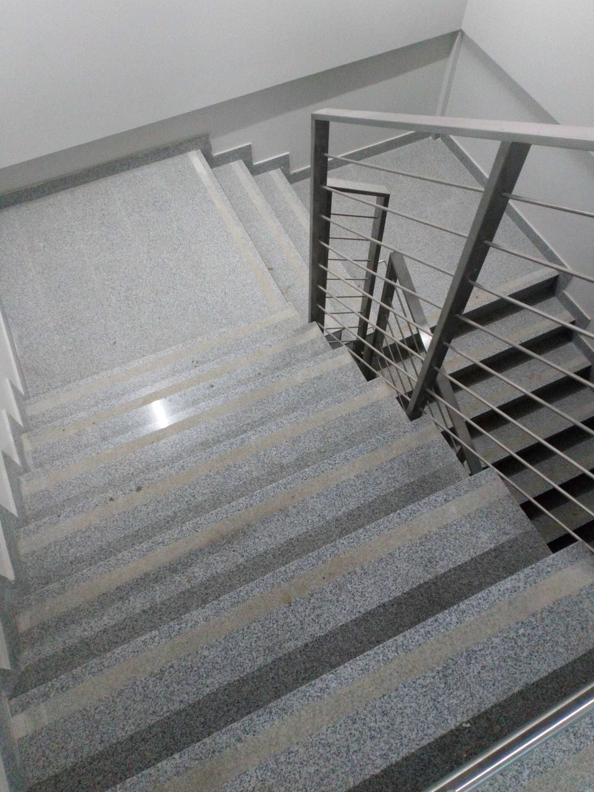 Granit G603 Bianco Cristal - Schody polerowane na schody wewnętrzne