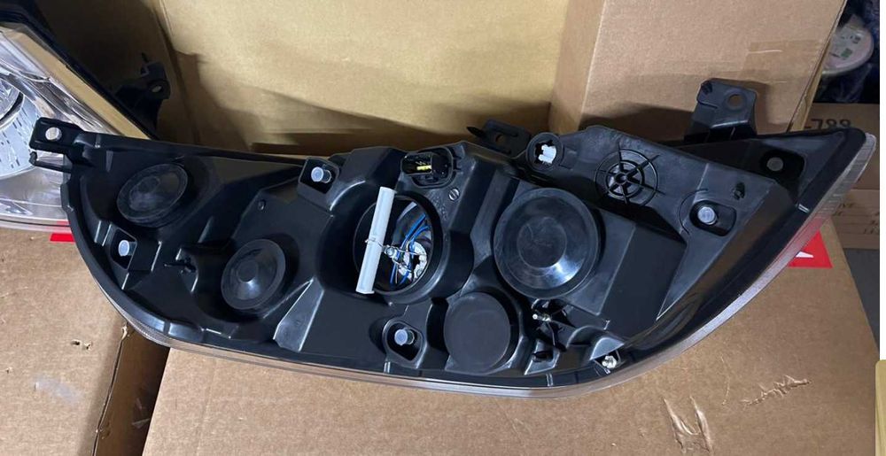 Фари передні ліва/права Рено Мастер Opel MOVANO.MASTER III 10-09р