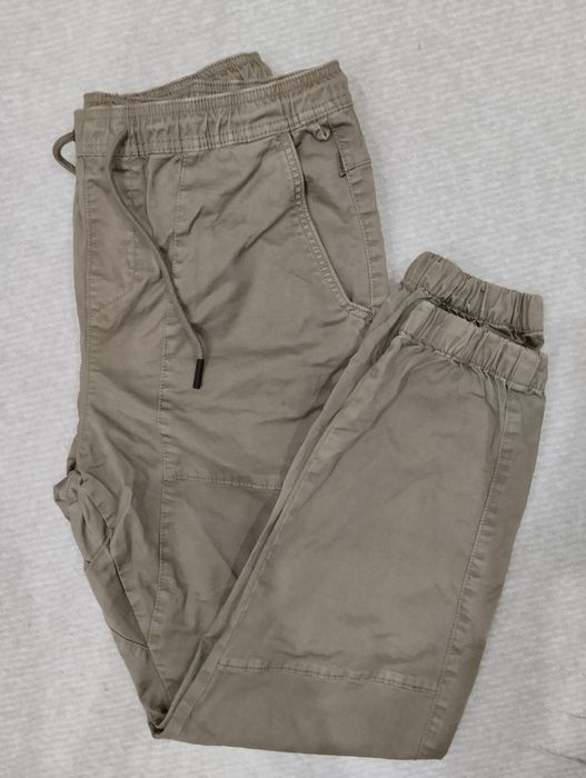 Beżowe męskie spodnie ~ Cropp ~ XS używane