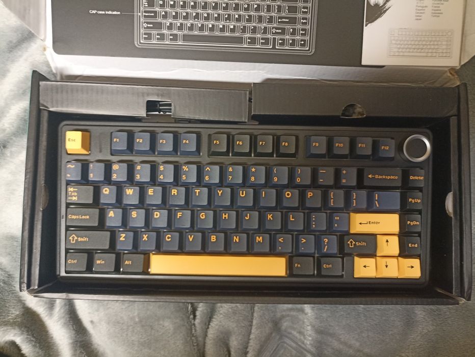 klawiaturę Aula F75