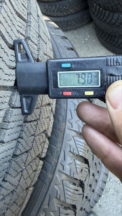 255/40/19 Bridgestone Blizzak Ice