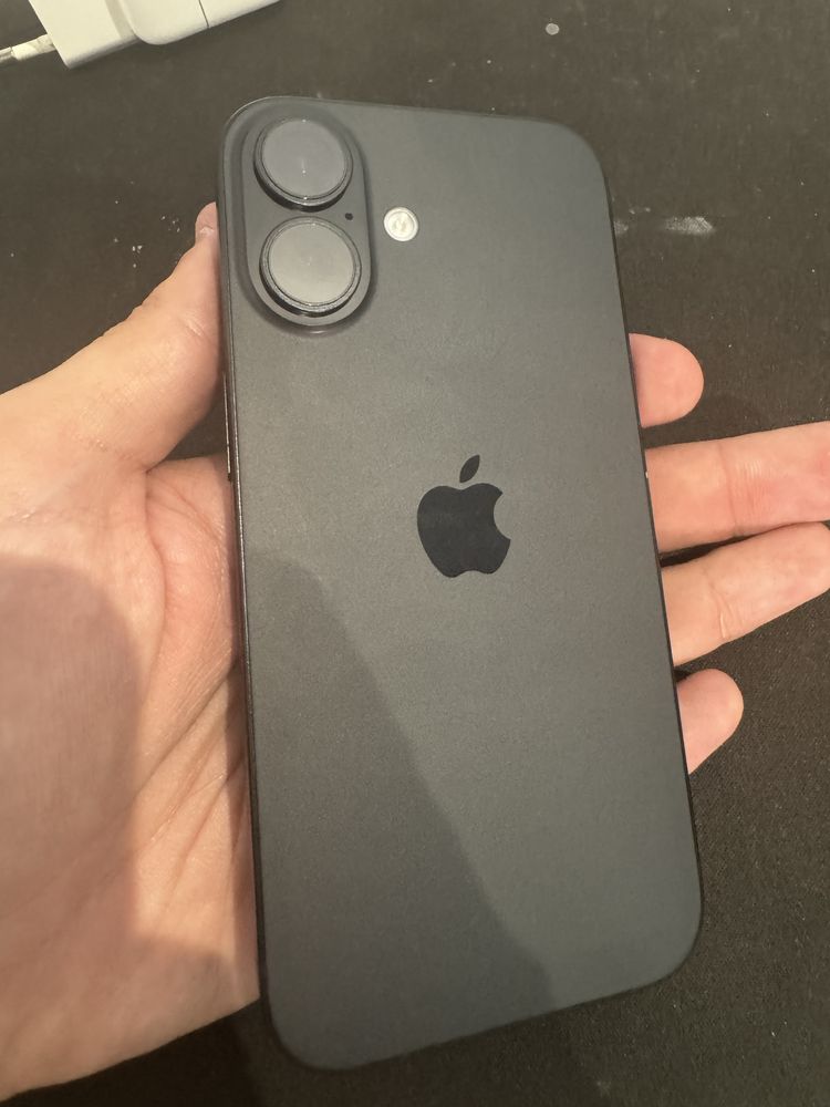 Iphone 16 256GB c/ garabtia ainda