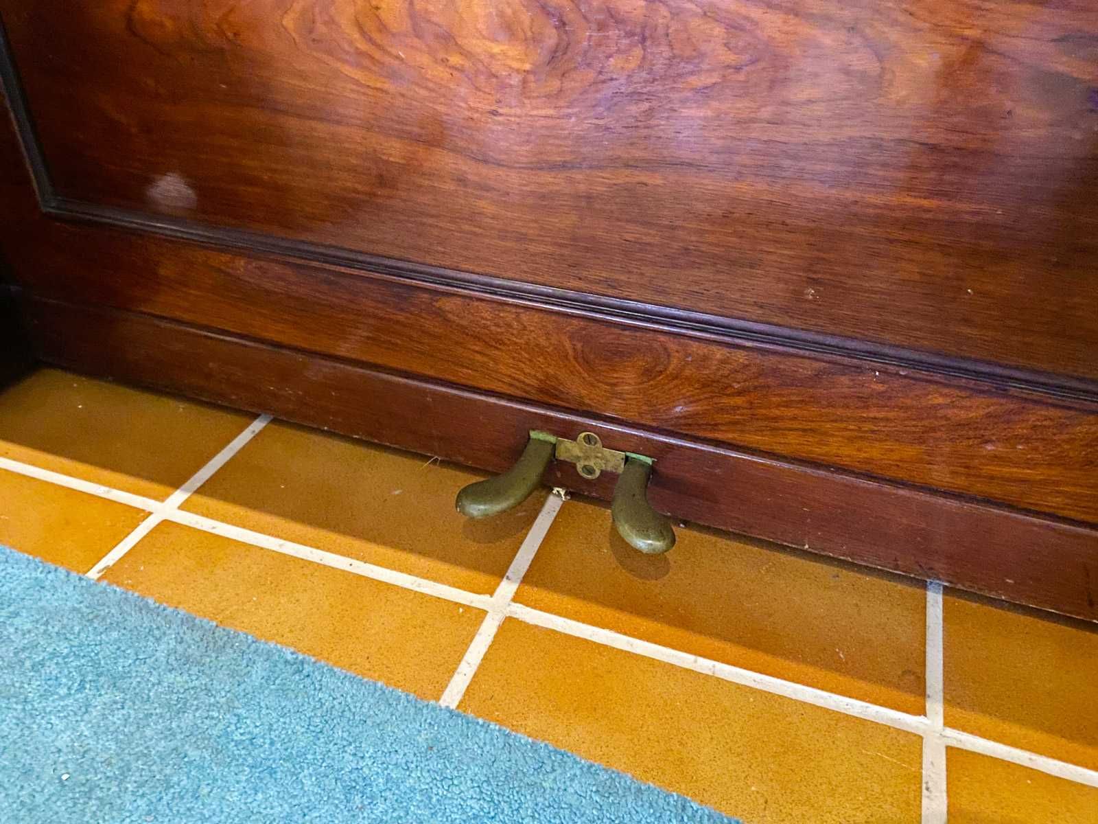 Piano Vertical Boisselot – Elegância e História num Só Instrumento!