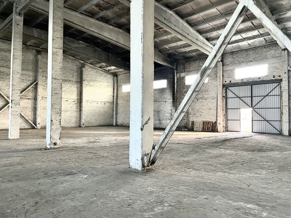 Продаж великого складського комплексу 8300 м.кв.