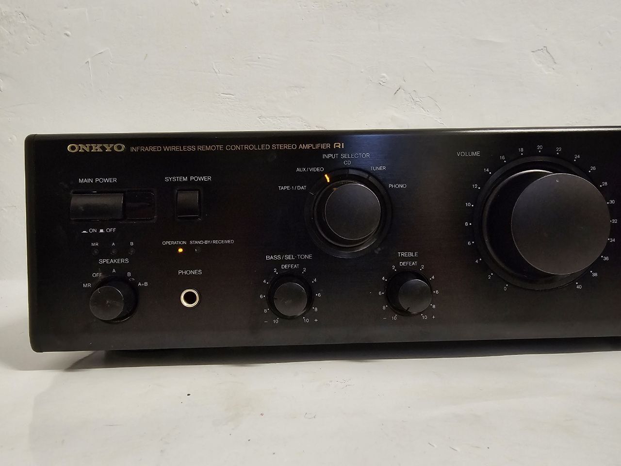Wzmacniacz Onkyo A-8830. 4 omy: 100 watów