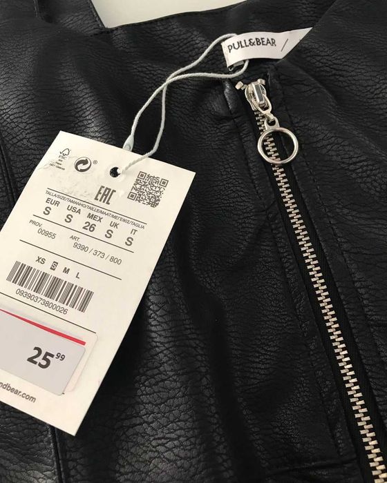 Vestido/Jardineira em Saia Imitação de Pele Pull&Bear