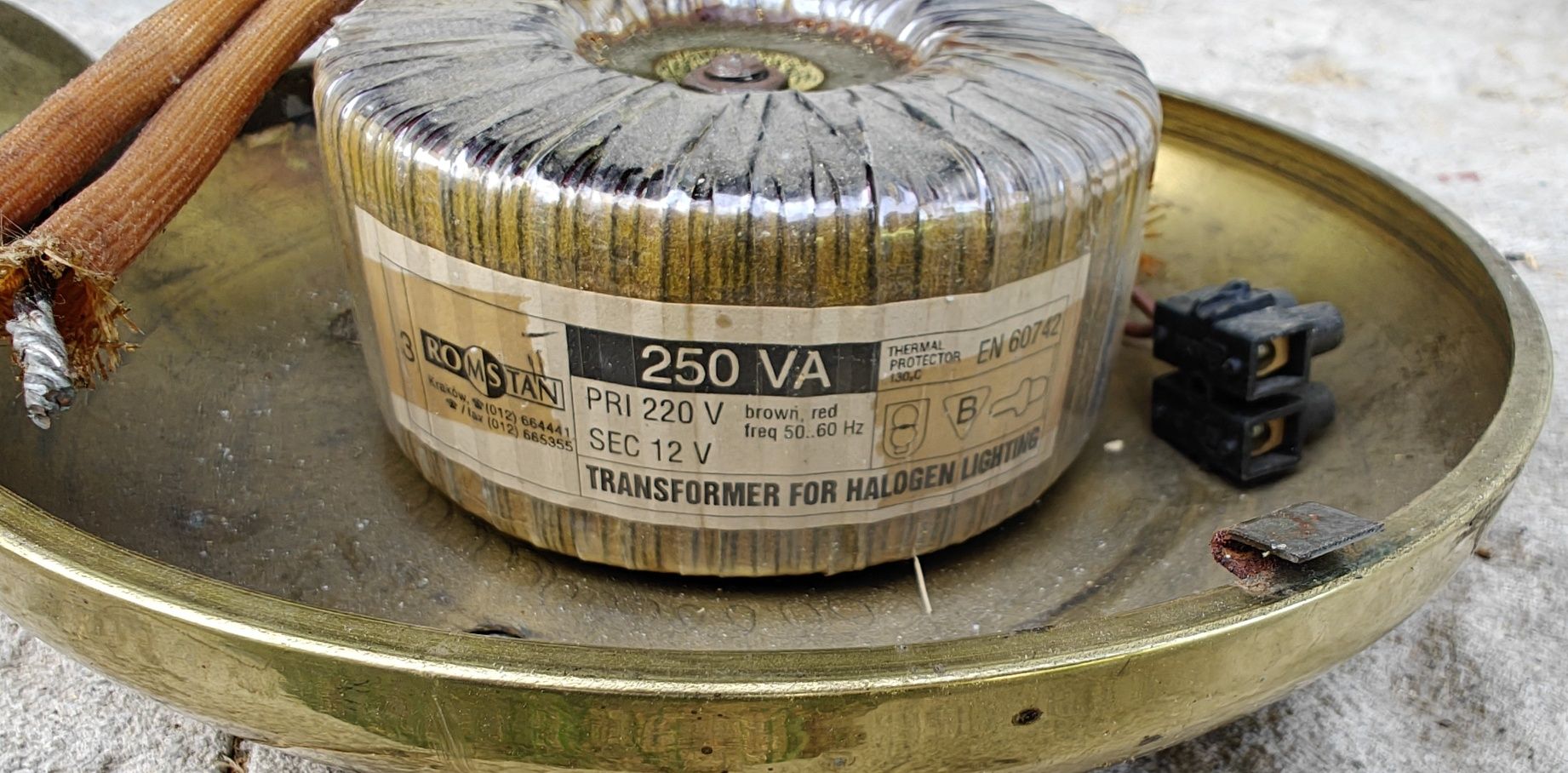 Transformator toroidalny 250VA wraz z mosiężną oprawą oświetleniową