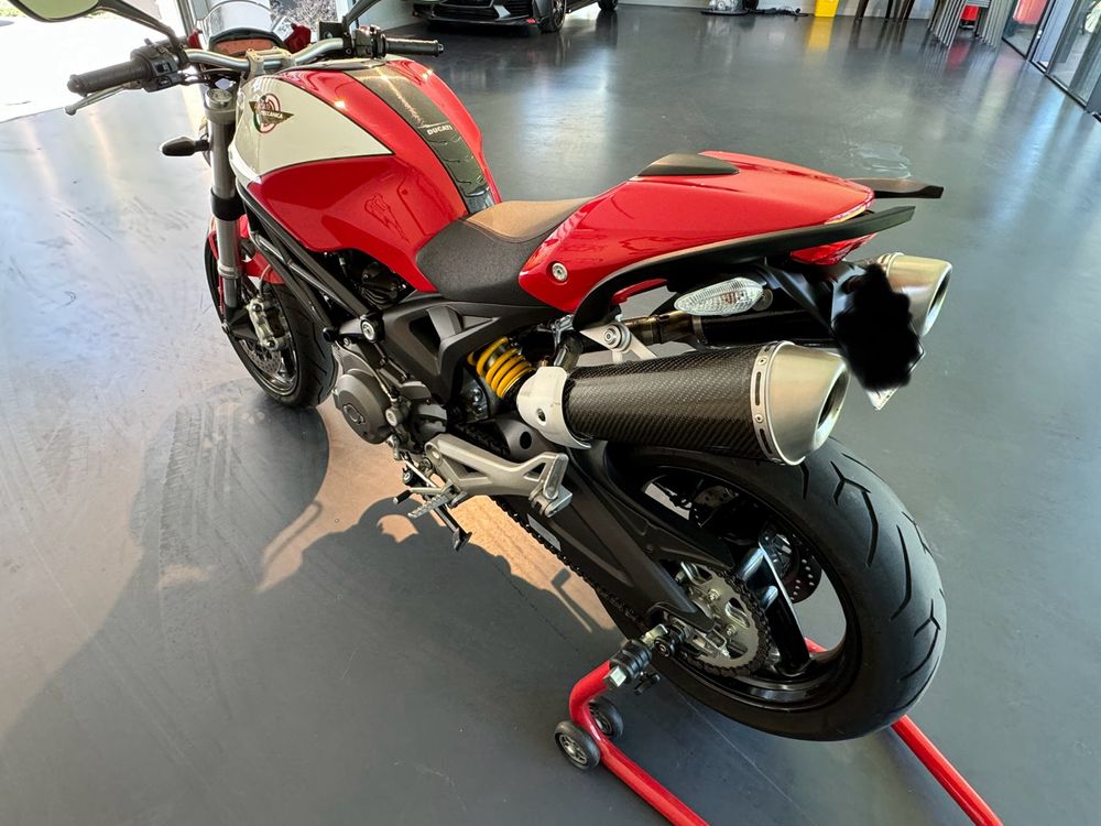 Ducati Monster 696