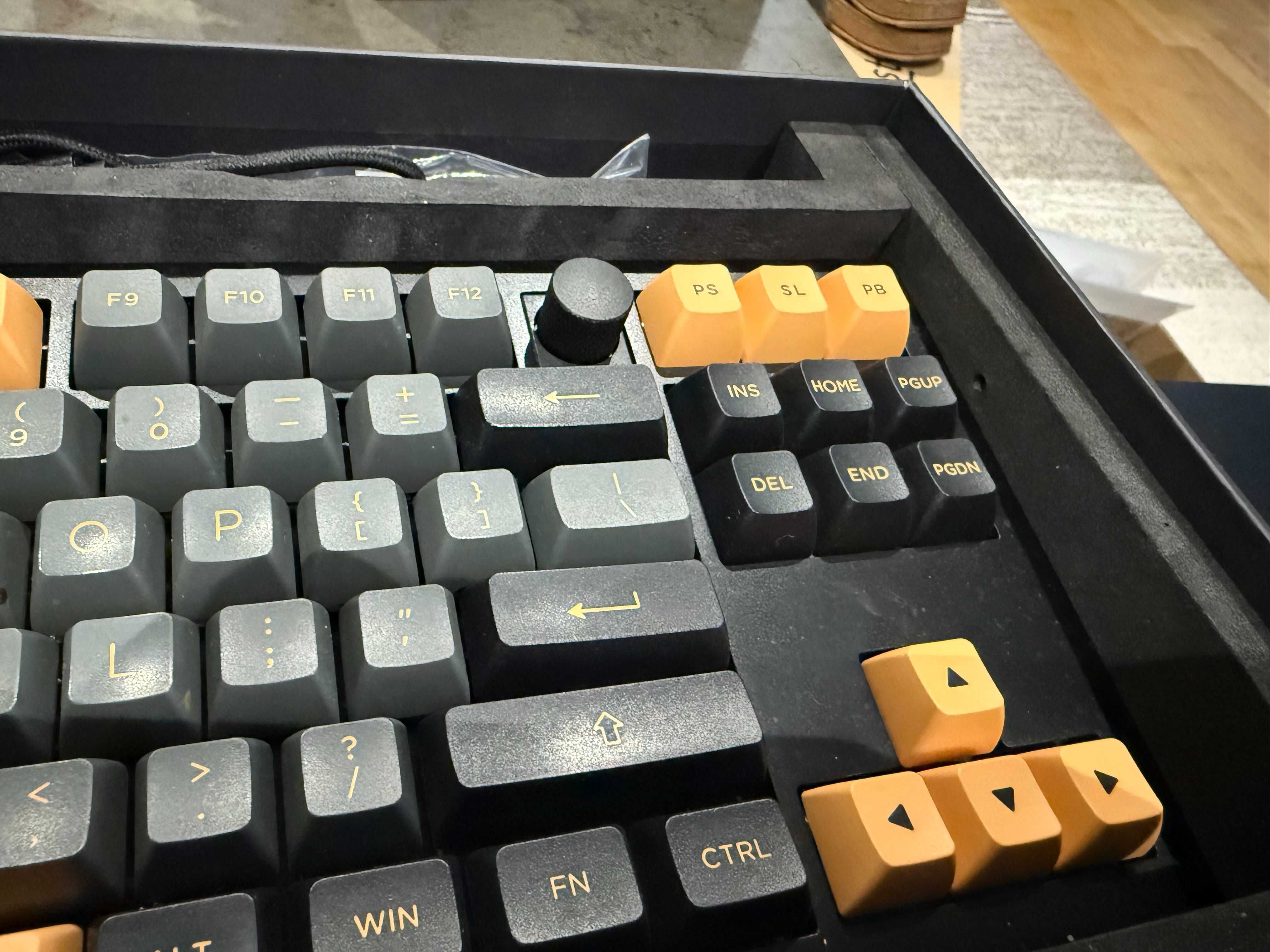 Keychron Q3 + Kailh Navy Box + Akko Bronze + Podkładka - Bogaty zestaw