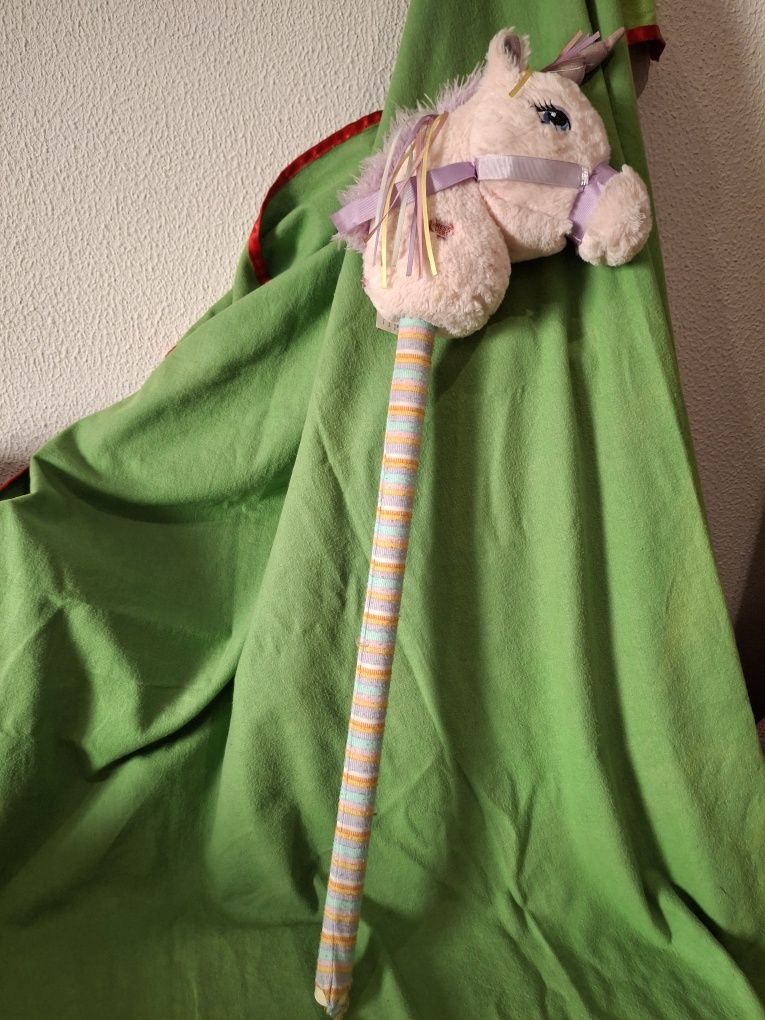 Cavalo de pau de  unicórnio