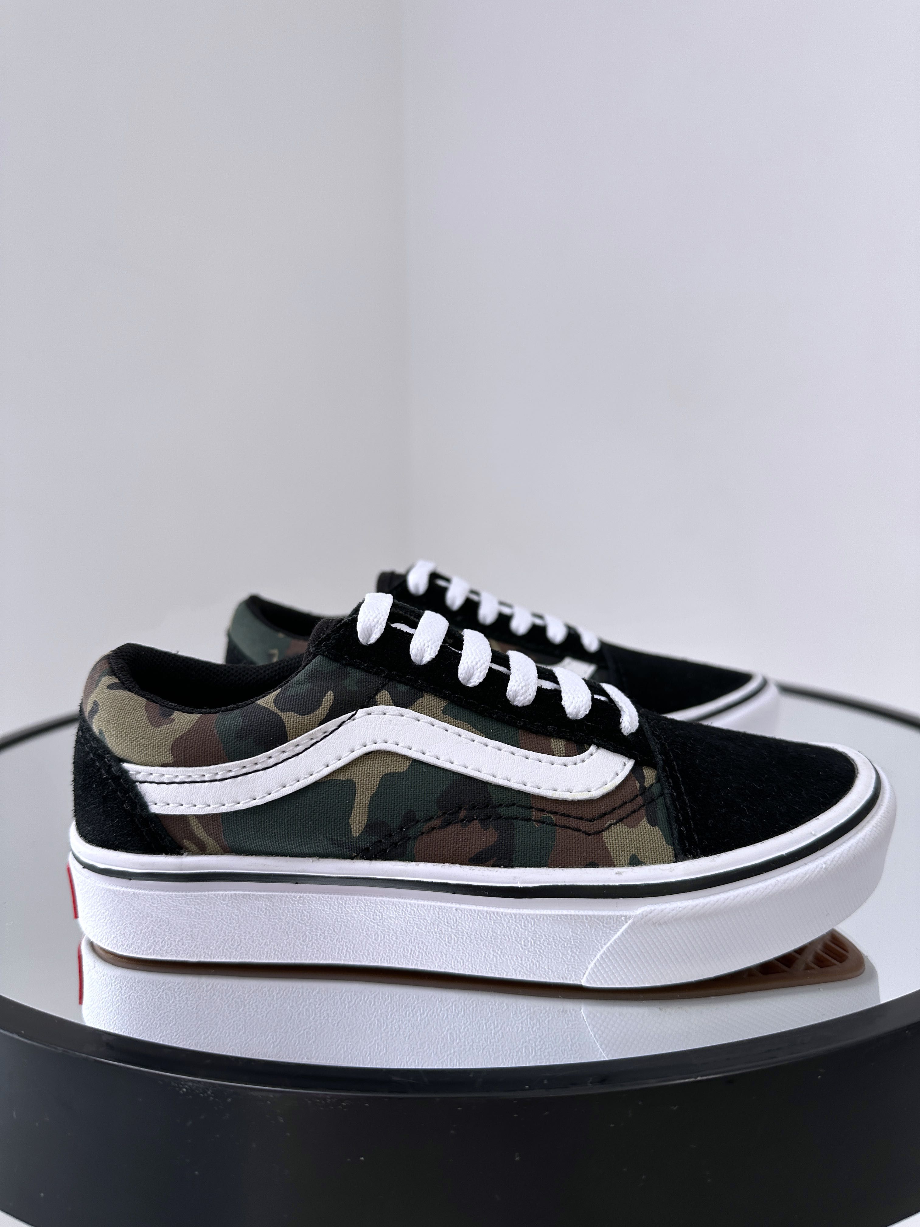 Актуальные классические кеды Vans Old Skool