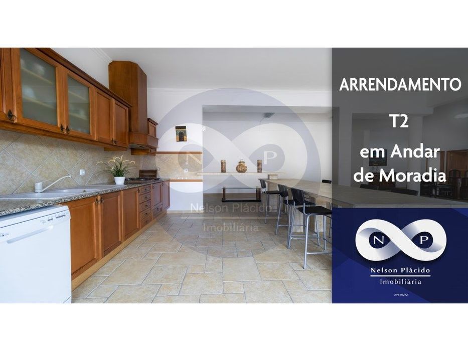 T2 em andar de Moradia, com Cozinha Americana Equipada, espaço exte...
