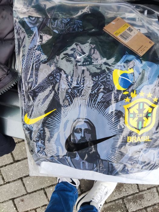 T-shirts clubes e seleções 2025