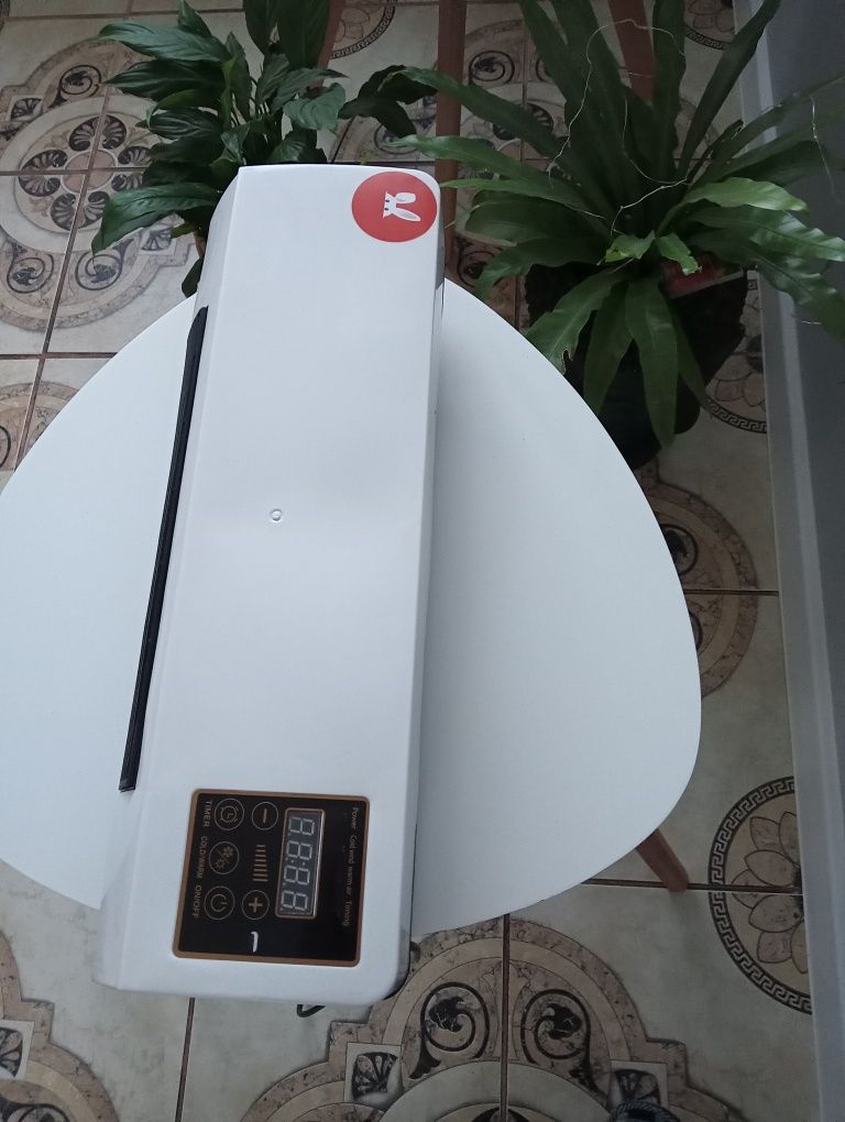 Grzejnik termowentylator ceramiczny.