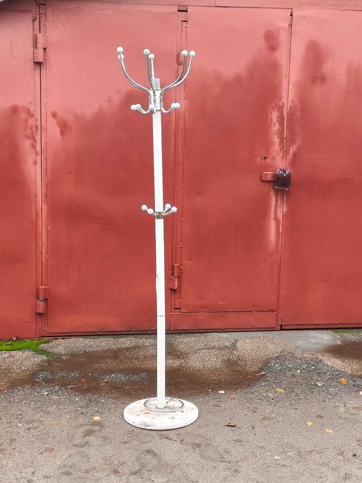 Металлические напольные вешалки.  Разные варианты.