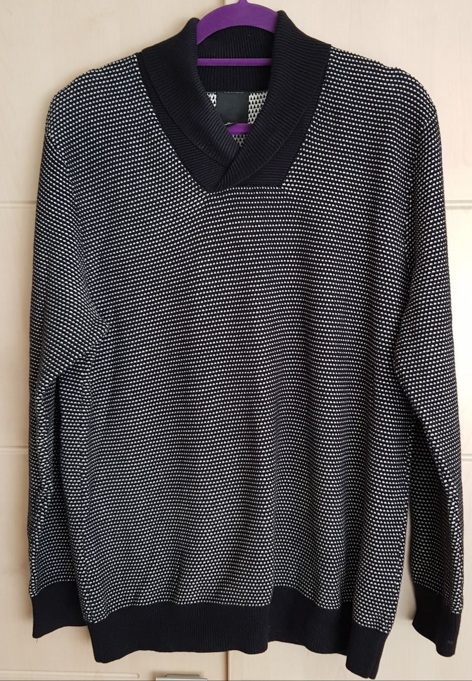 Sweter męski marki H&M rozmiar L czarny biały kołnierz