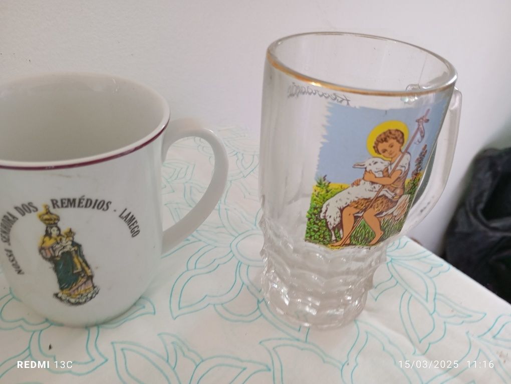 Conjunto de canecas com motivos da Nossa senhora de Fátima
