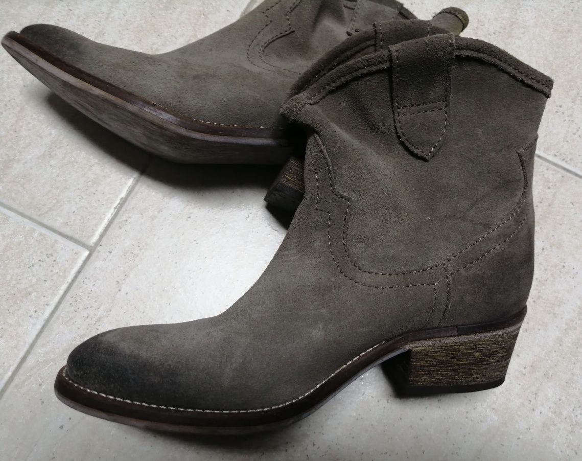 Botas pelo tornozelo