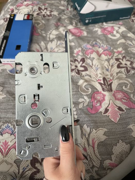 Sprzedam zamek wpuszczany do pokoju