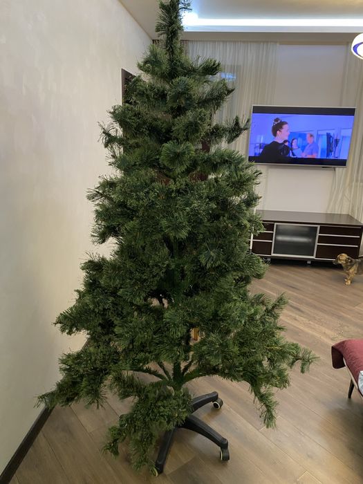 Продам ёлку искусственную