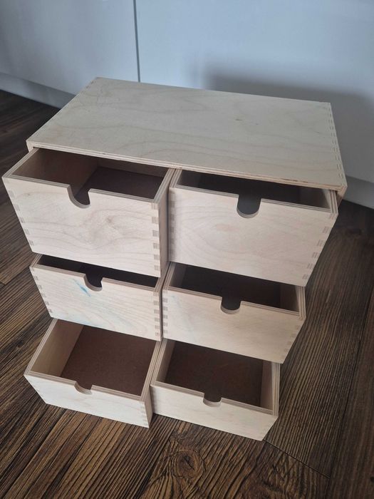 Minikomoda sosna