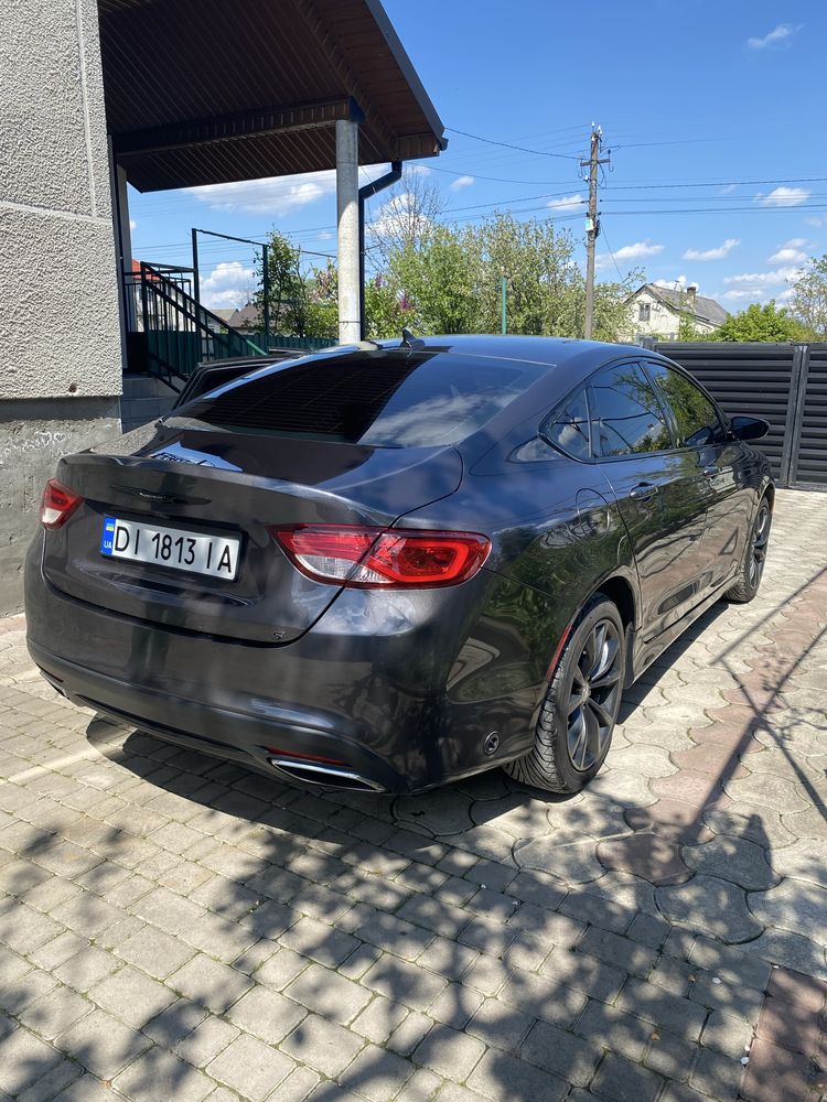 Chrysler 200   S