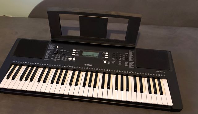 Yamaha PSR-E373  keyboard