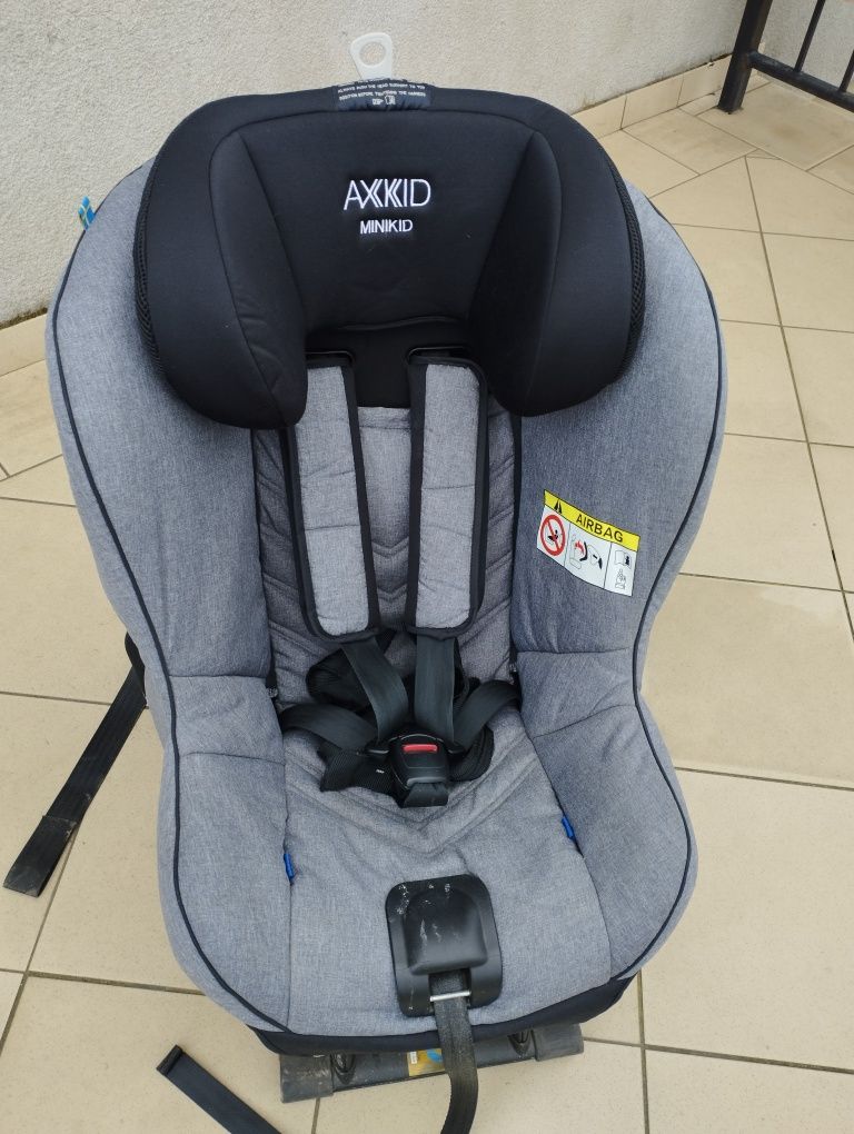 Fotelik samochodowy axkid minikid 2.0 9-25 kg