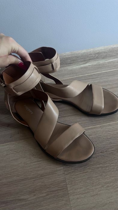 Босоножки кожа 40 размер в идеальоном состоянии