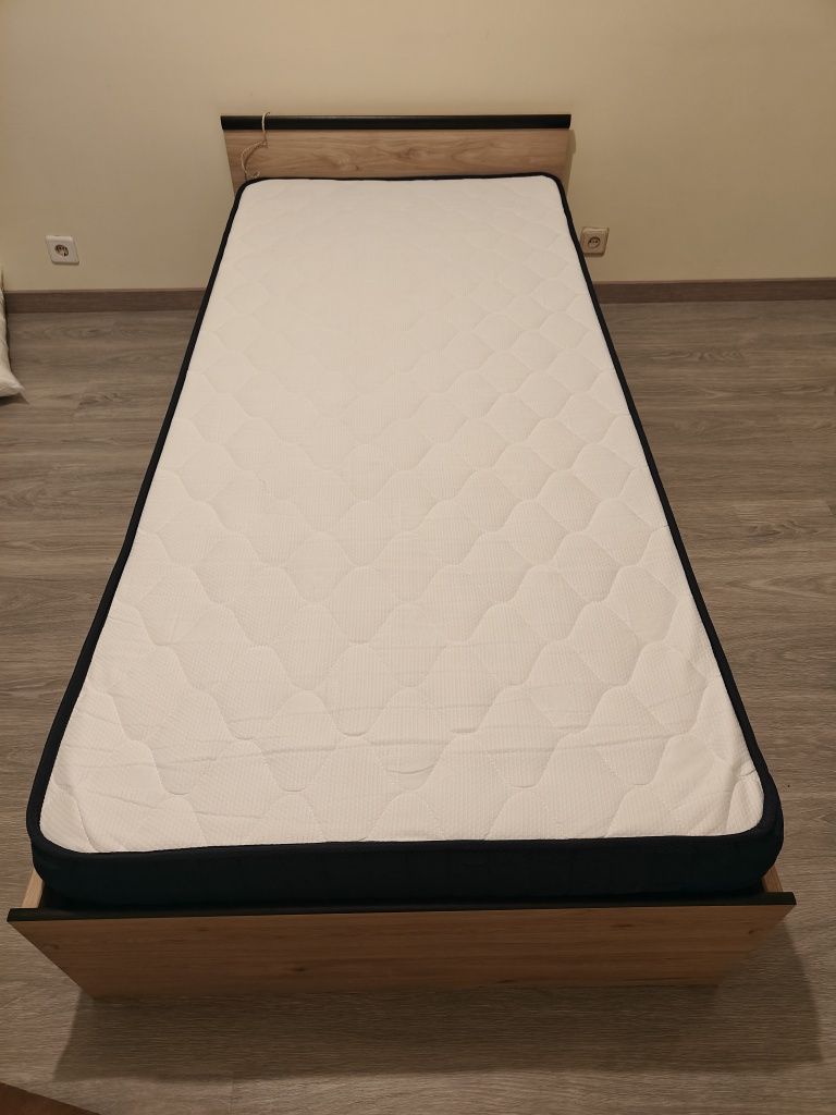 Vendo cama NASHVILLE 90x200, com estrado e colchão viscoelástico de 19