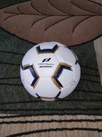 новый футбольный мяч