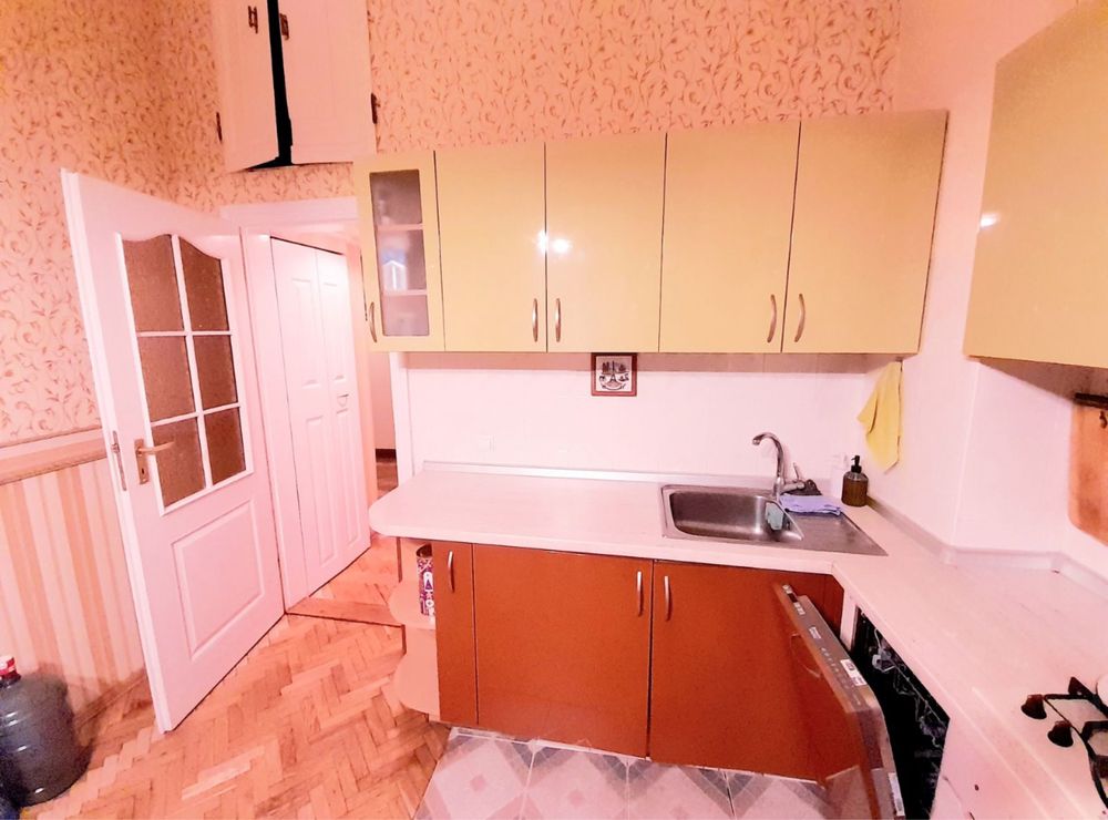 Продаж 2 к кв Олеся Гончара Історичний Цент Шевченківськи Університет