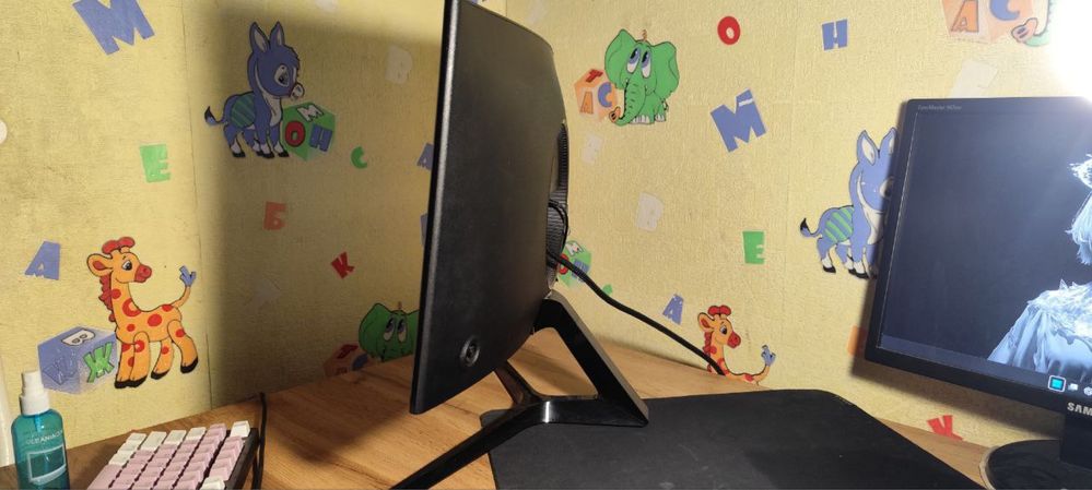 Монитор Samsung C24RG50 (24")