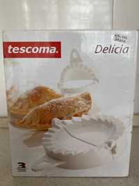 Пристосування для ліпки вареників. Tescoma Delicia