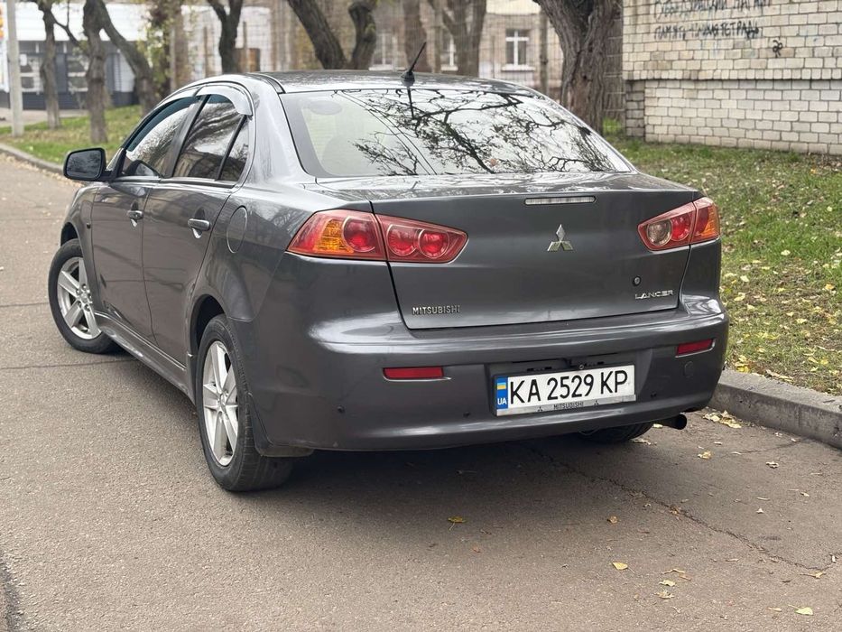 Продам лансер 10