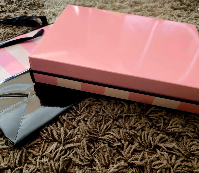 Papirowa torebka Victoria’s Secret rozmiar L i pudełko rozmiar M