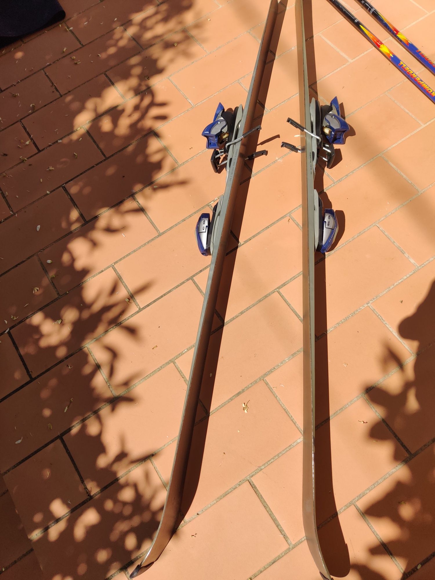 Skis 170 e bastões