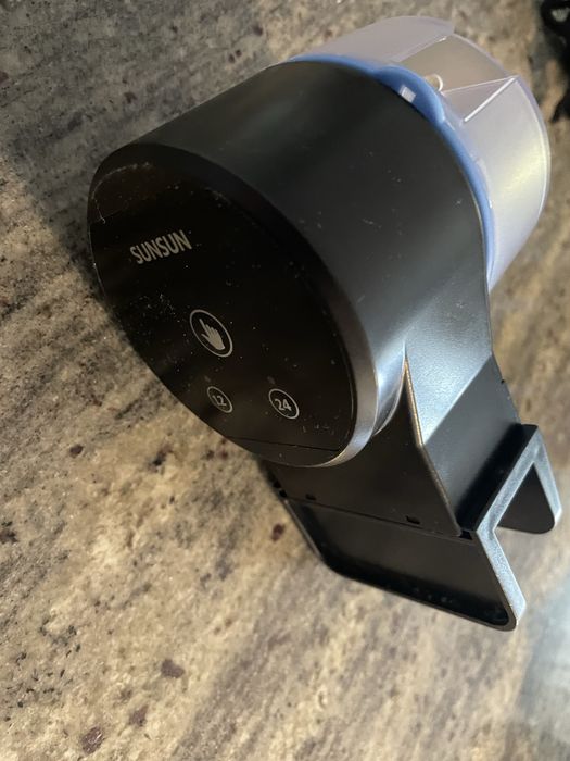 Automatyczny karmnik dla ryb