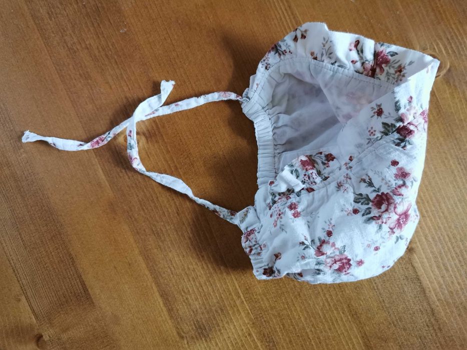 Newbie czapeczka-bonetka