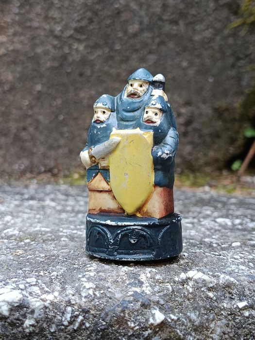 Conjunto de figuras de soldados medievais